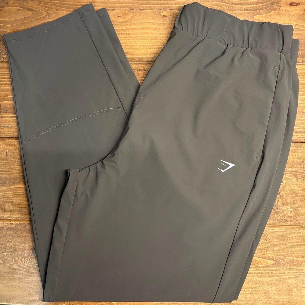 Gymshark Tapered Woven Pants - strength green